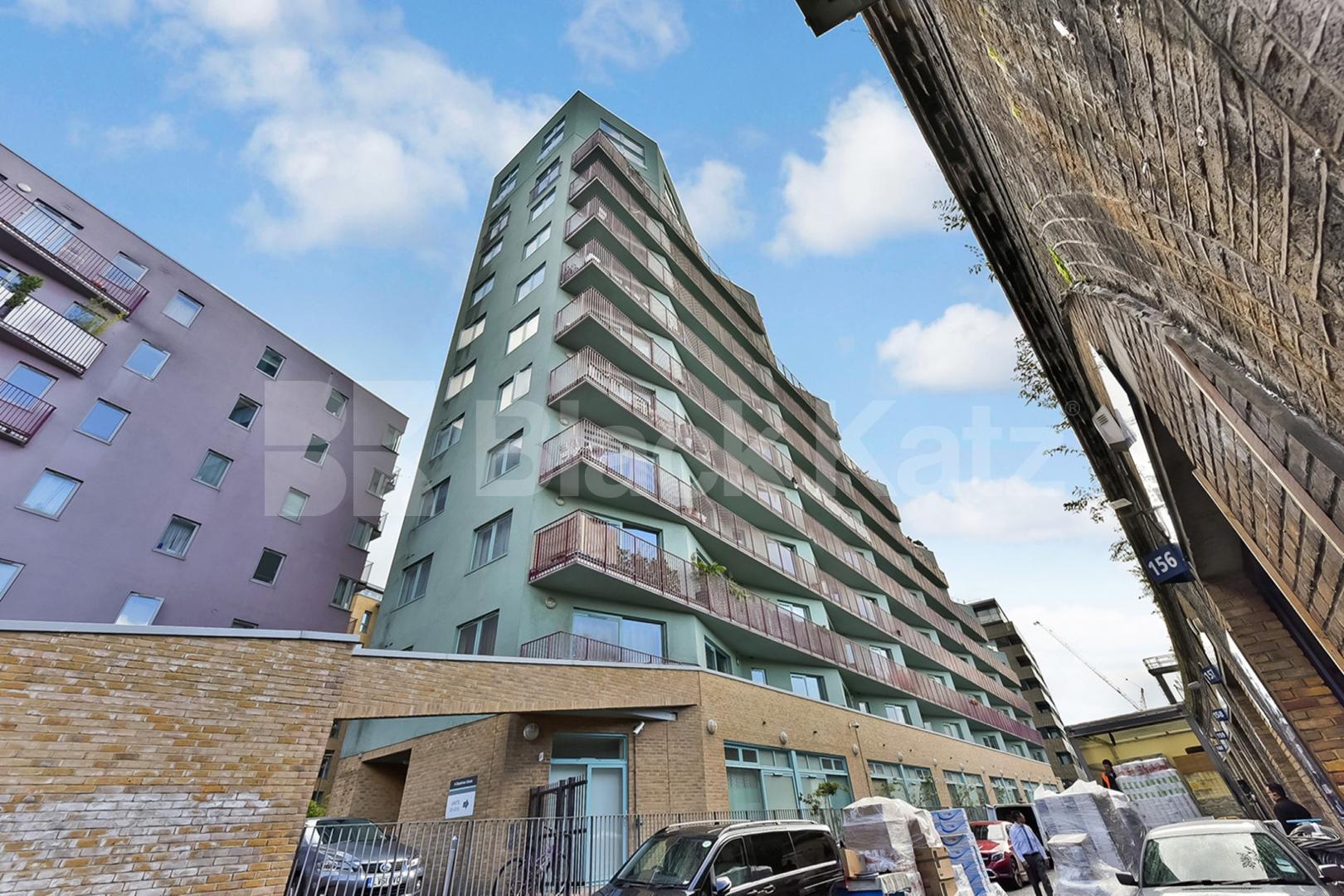 Flooded with natural light with 24 Hour Concierge & balcony South Central Steedman Street, Elephant and Castle